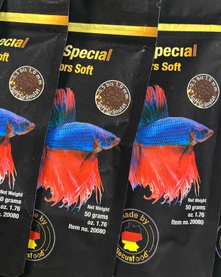 Nezapomínáme, ani na Vaše pestrobarevné miláčky Betty a v nabídce pro ně máme prémiové krmivo od @discusfood.de 🤩 👉 vysoký...